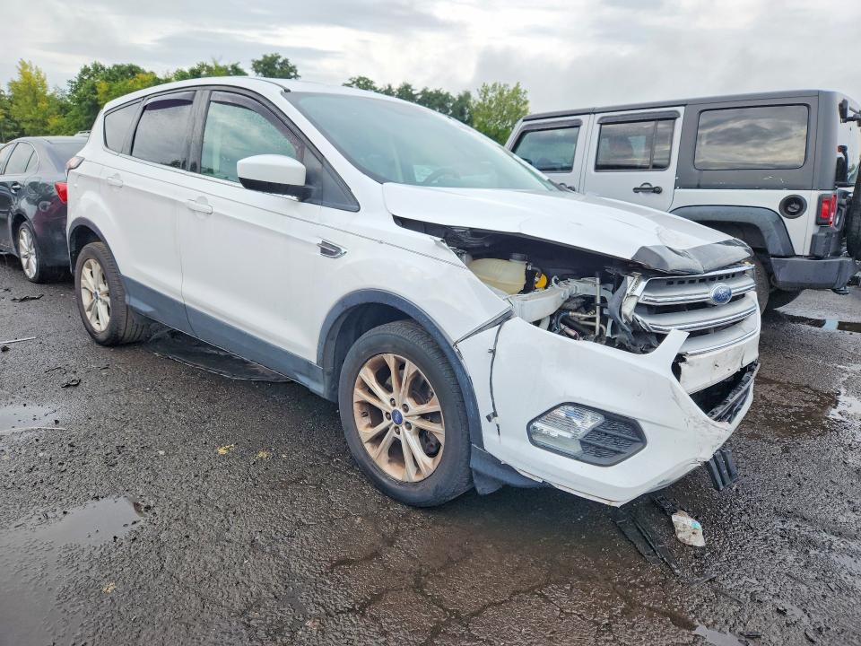 Photo 4 from auction – 2017 FORD ESCAPE with VIN 1FMCU9GD1HUB19044