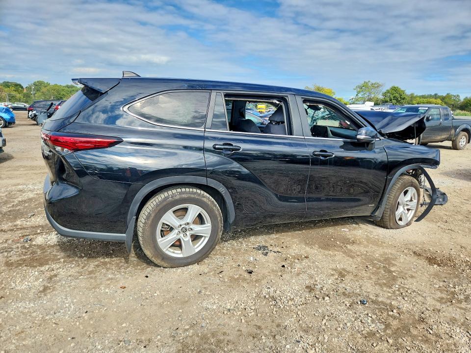 Фото 3 с аукциона – 2023 TOYOTA HIGHLANDER с VIN 5TDBBRCH4PS567151