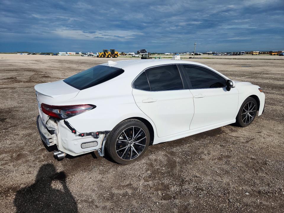 Photo 3 from auction – 2022 TOYOTA CAMRY with VIN 4T1G11AK7NU073573