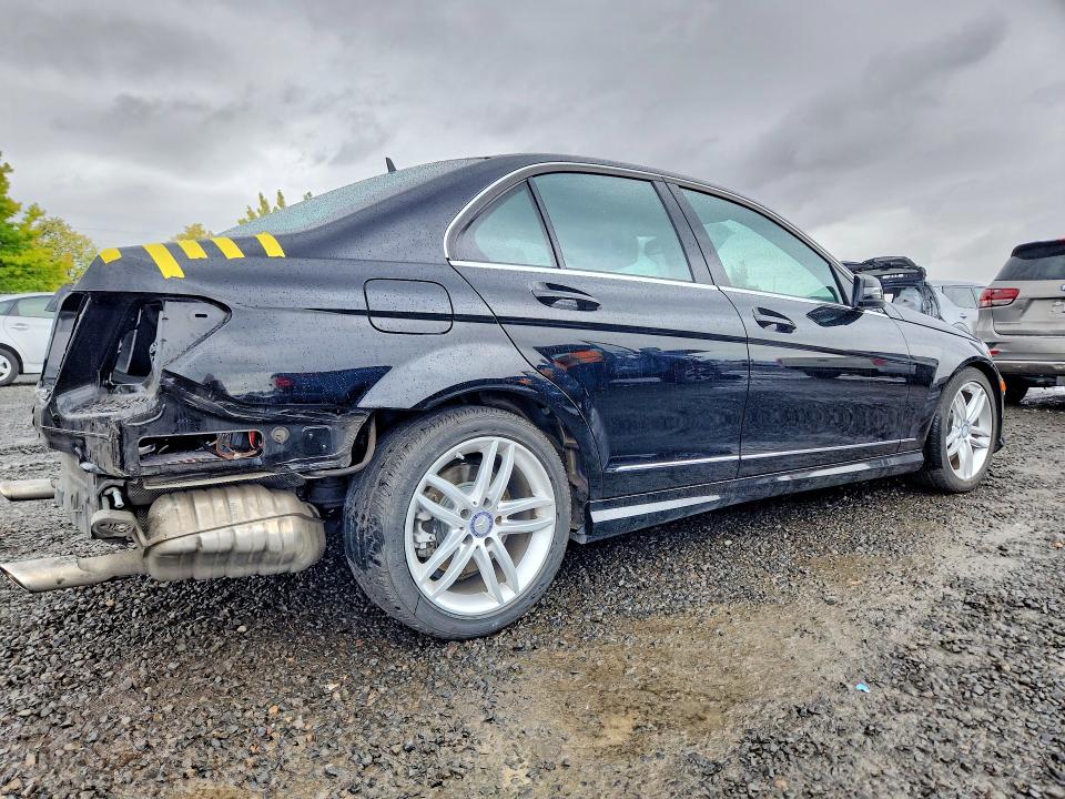 Photo 3 from auction – 2014 MERCEDES-BENZ C with VIN WDDGF8AB8ER312894