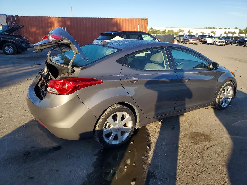 Снимка 3 от търг – 2012 HYUNDAI ELANTRA с VIN 5NPDH4AE5CH120198