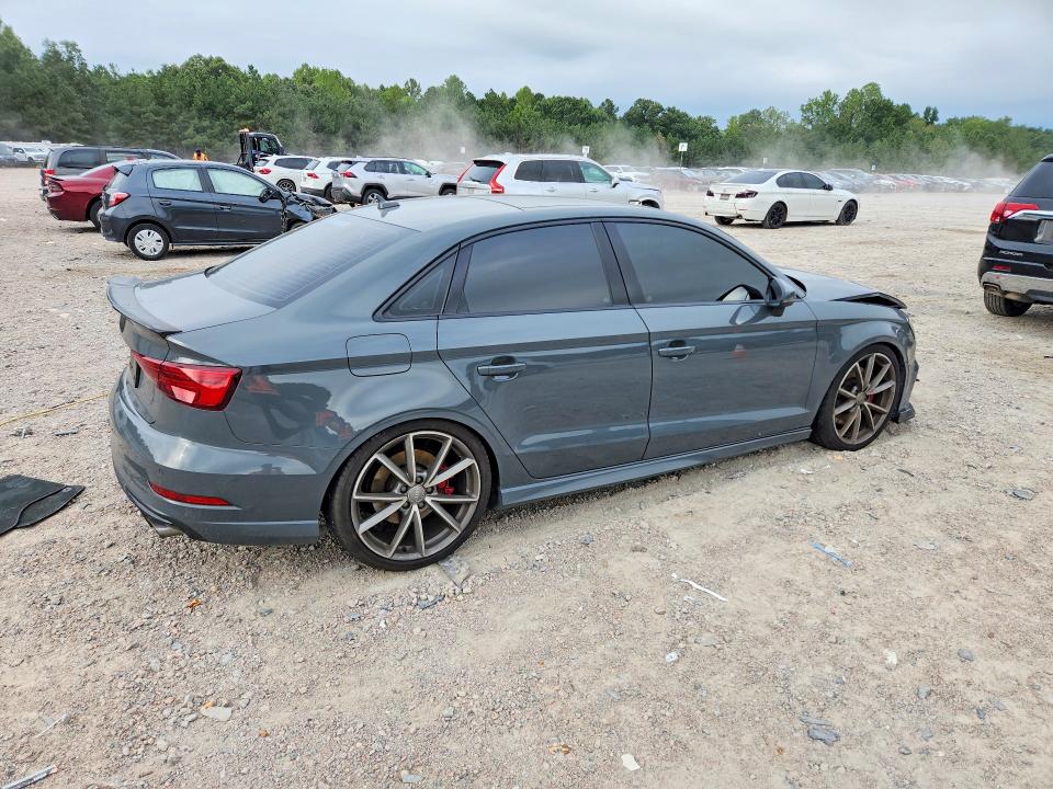 Снимка 3 от търг – 2018 AUDI S3 с VIN WAUB1GFF0J1021224
