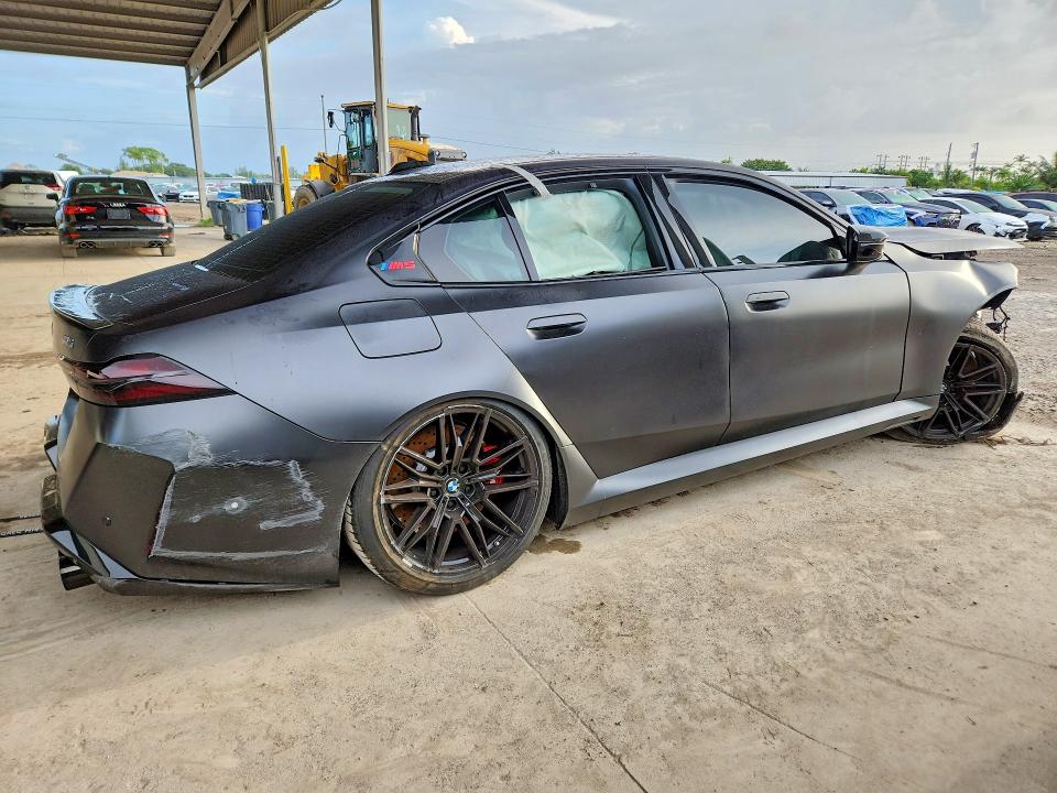 Foto 3 de la subasta – 2025 BMW M5 con VIN WBS83FK02SCT94024