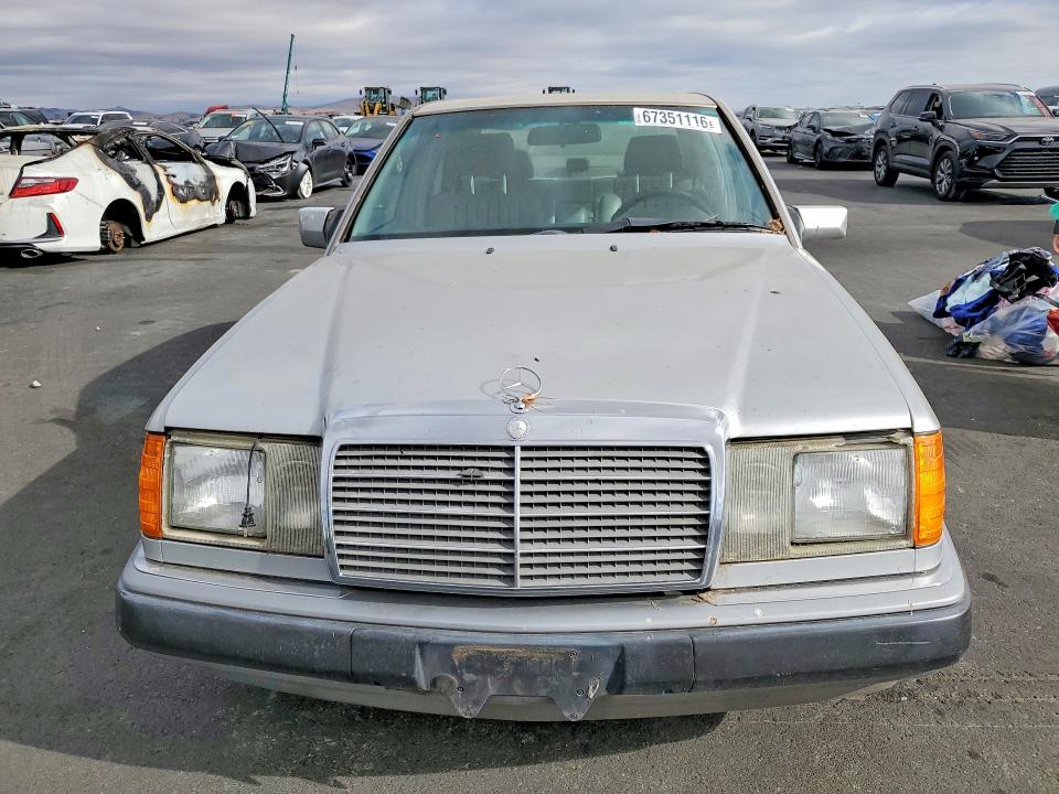 Снимка 5 от търг – 1992 MERCEDES-BENZ 300 с VIN WDBEA26D0NB635657