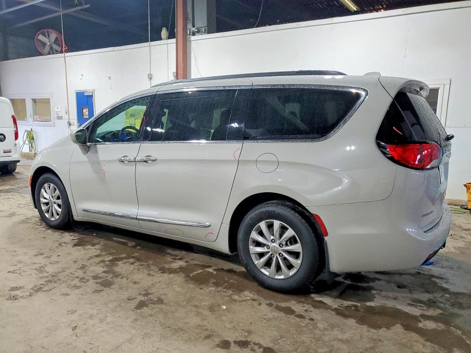 Снимка 2 от търг – 2017 CHRYSLER PACIFICA с VIN 2C4RC1BG7HR785388