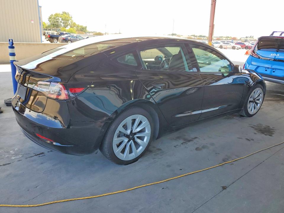 Foto 3 de la subasta – 2022 TESLA MODEL 3 con VIN 5YJ3E1EA9NF191982