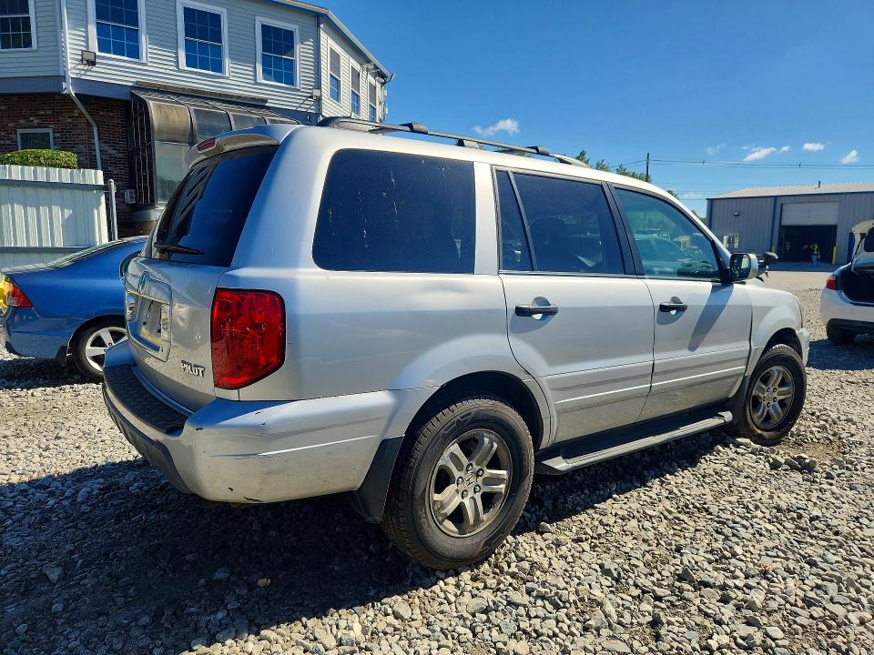 Photo 3 from auction – 2005 HONDA PILOT with VIN 5FNYF18595B037256