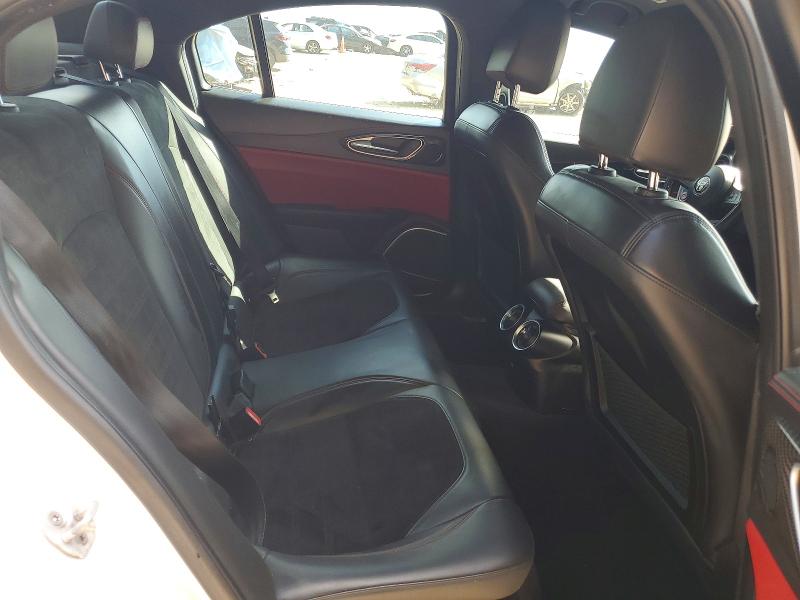 Photo 10 from auction – 2018 ALFA ROMEO GIULIA with VIN ZARFAEAV1J7578704