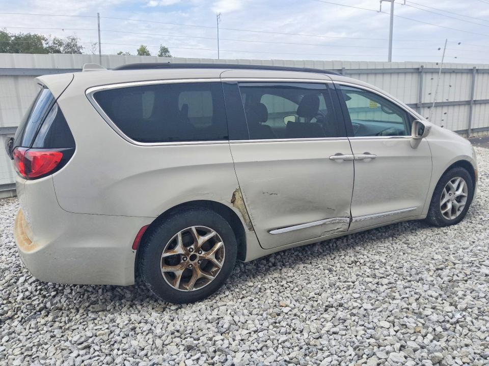 Photo 3 from auction – 2017 CHRYSLER PACIFICA with VIN 2C4RC1BG9HR552726