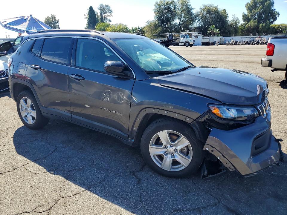 Фото 4 с аукциона – 2022 JEEP COMPASS с VIN 3C4NJDBB2NT184005