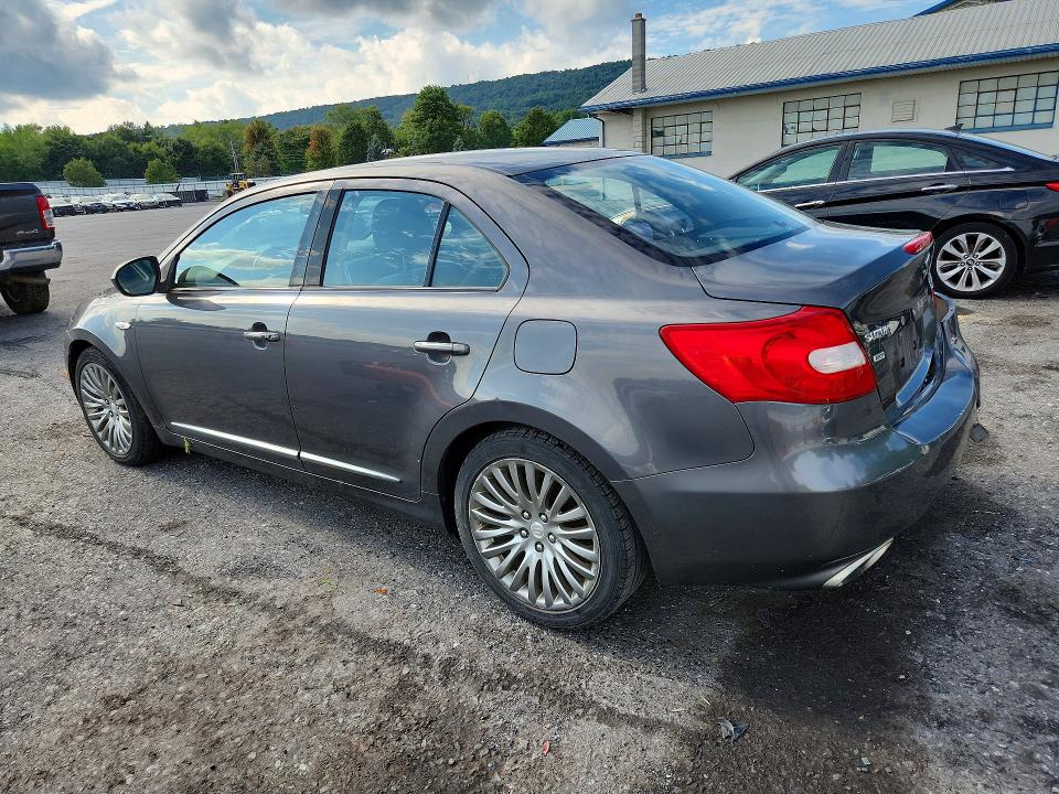 Photo 2 from auction – 2010 SUZUKI KIZASHI with VIN JS2RF9A52A6100643