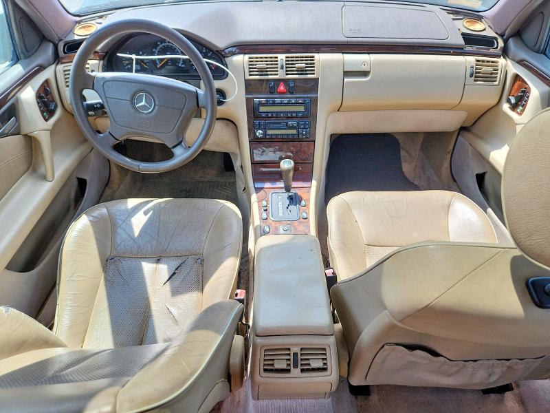 Photo 8 from auction – 1996 MERCEDES-BENZ E with VIN WDBJF55F4TJ013733