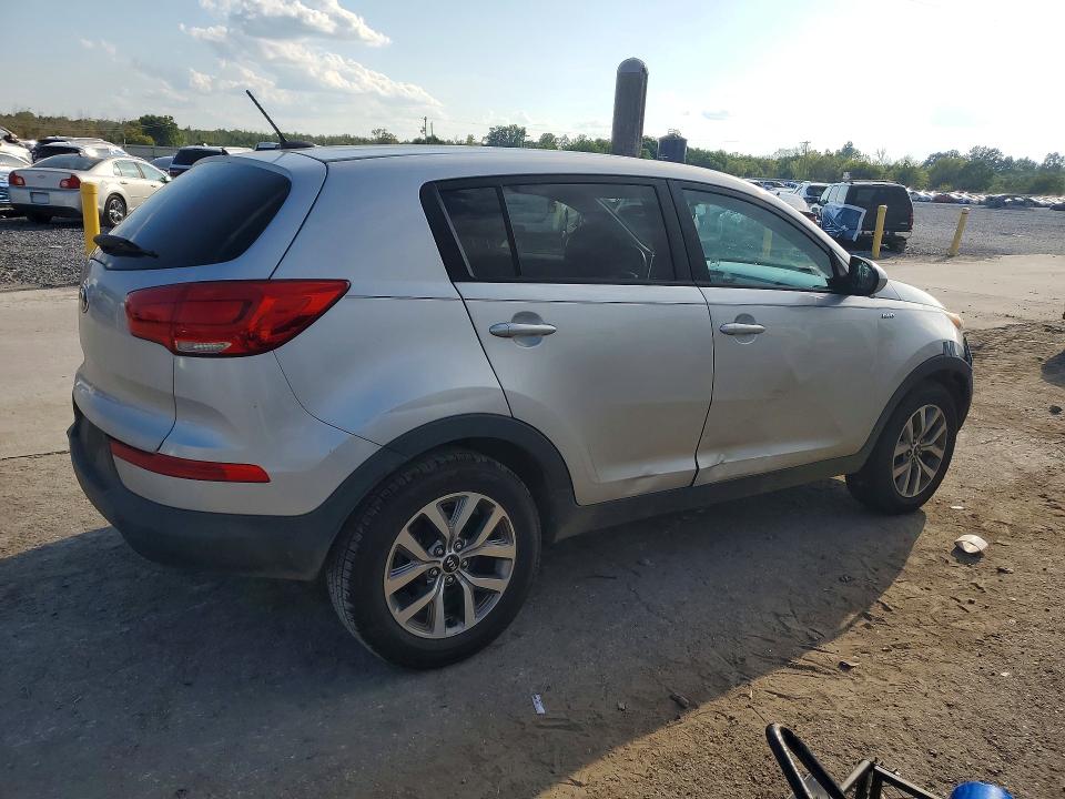 Фото 3 с аукциона – 2015 KIA SPORTAGE с VIN KNDPBCAC2F7756836