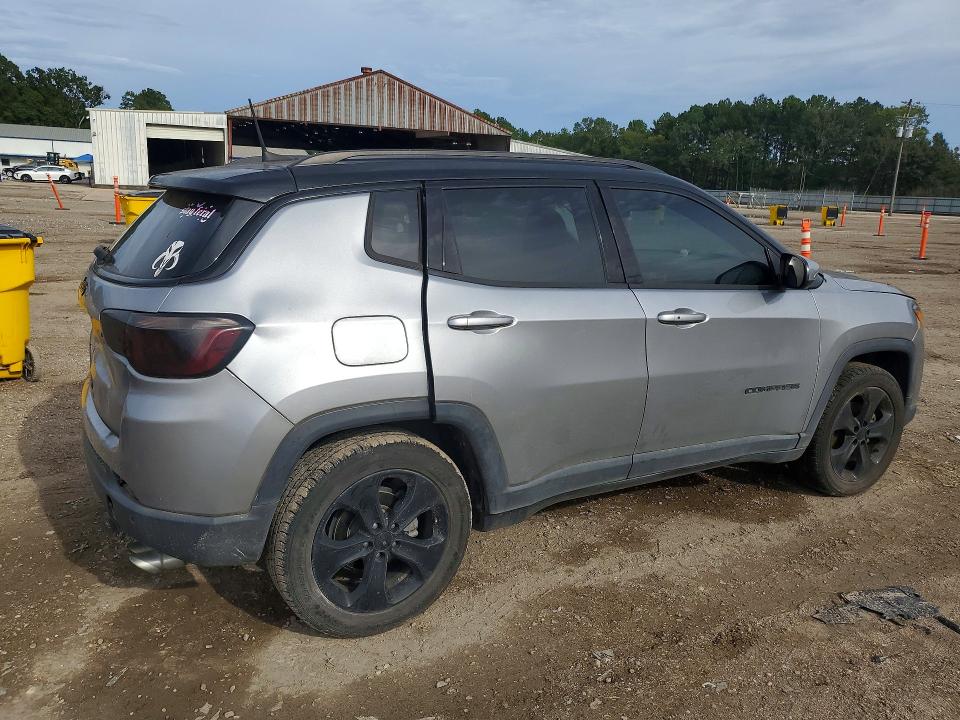 Foto 3 de la subasta – 2018 JEEP COMPASS con VIN 3C4NJCBB0JT318322