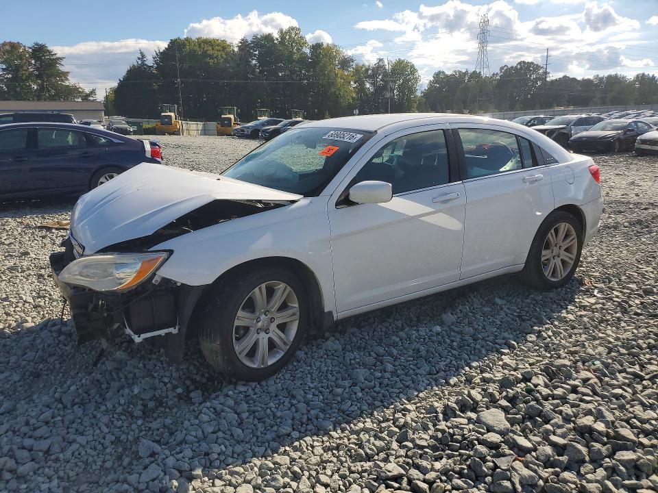 CHRYSLER 200 2013 with VIN 1C3CCBAB4DN685908 - Photo from auction