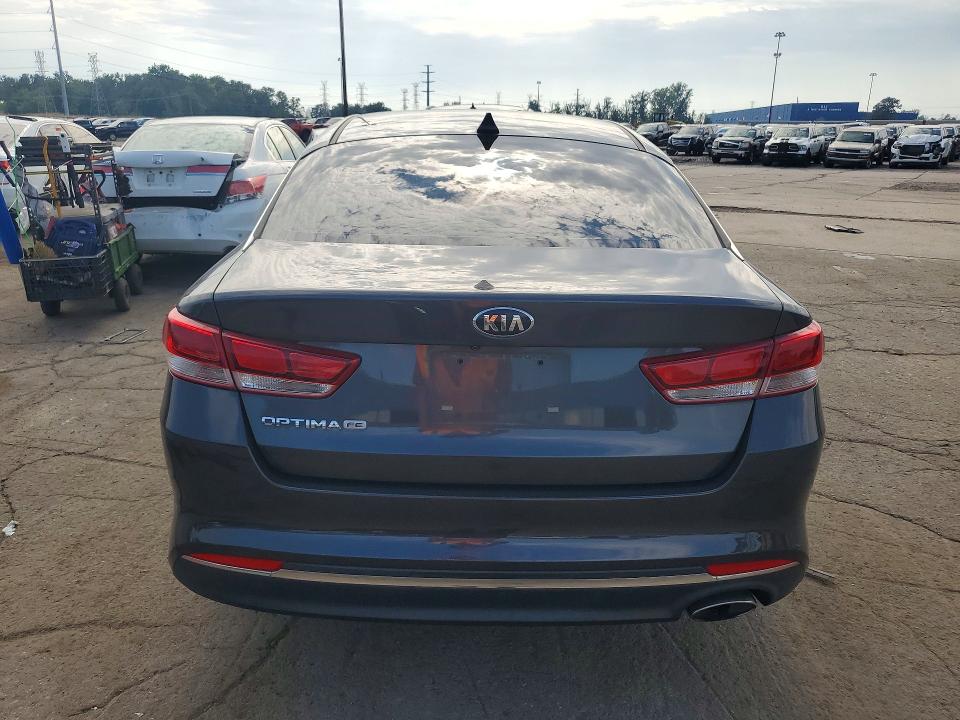 Photo 6 from auction – 2017 KIA OPTIMA with VIN 5XXGT4L38HG172158