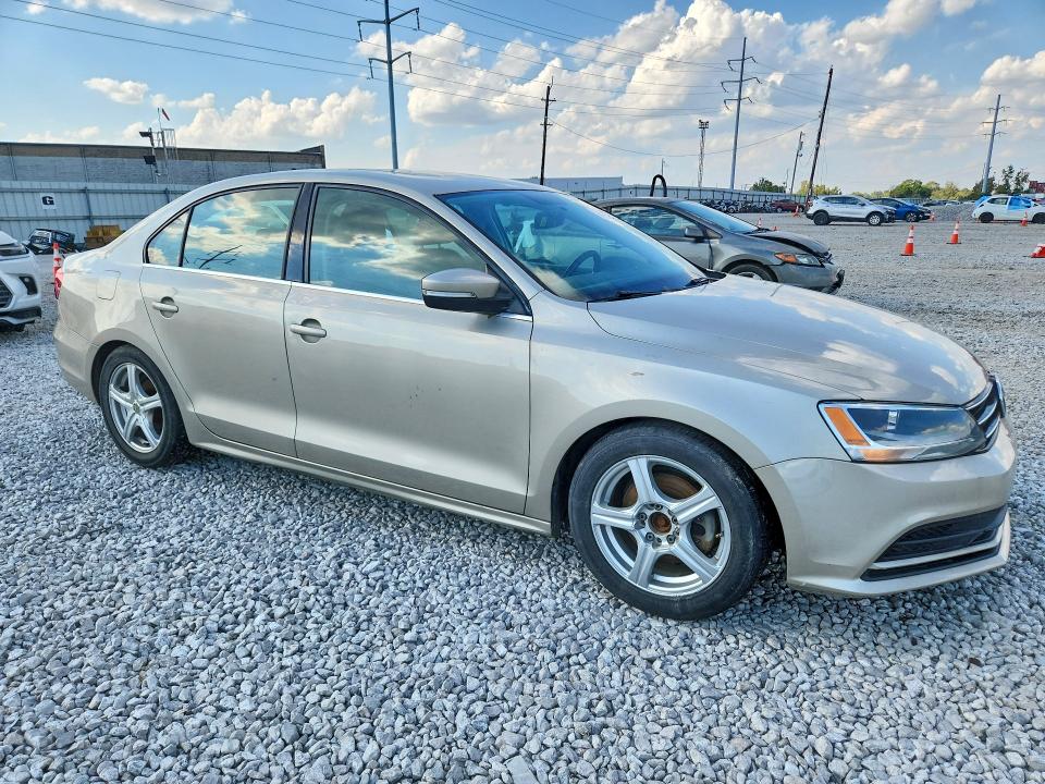 Снимка 4 от търг – 2015 VOLKSWAGEN JETTA с VIN 3VWLA7AJ2FM419268