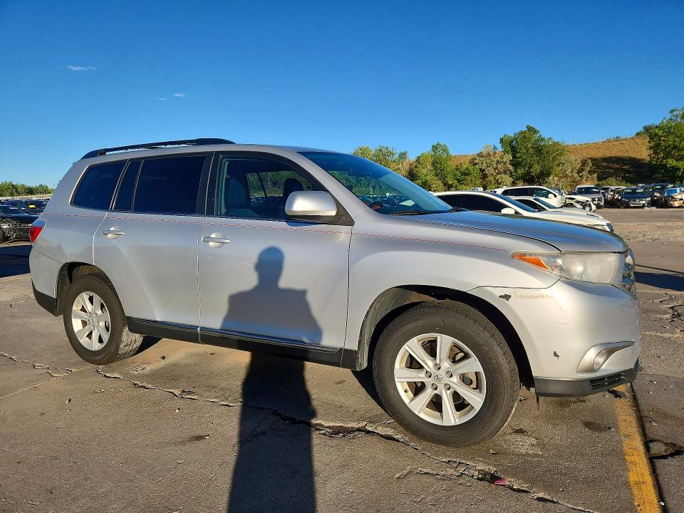 Photo 4 from auction – 2013 TOYOTA HIGHLANDER with VIN 5TDBK3EH4DS264537