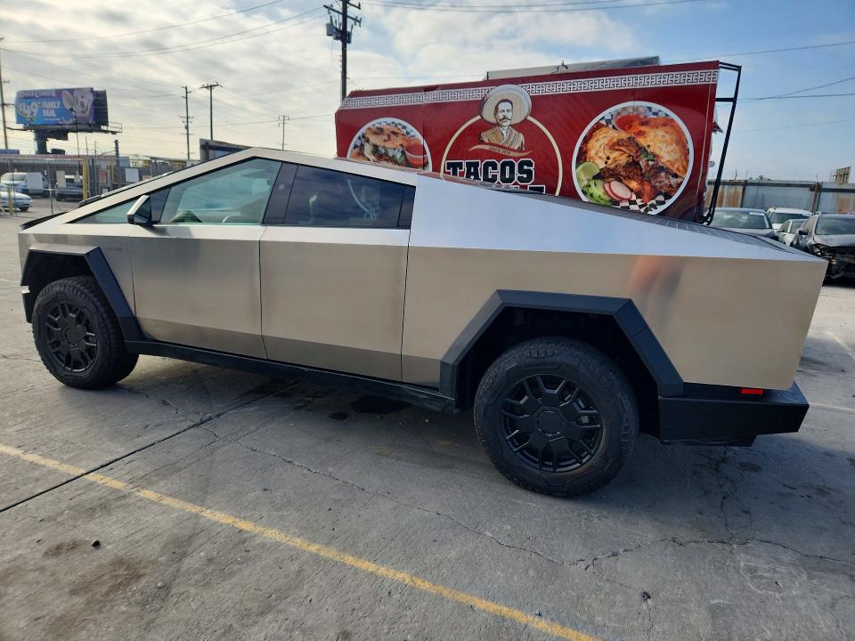صورة رقم 2 من المزاد - 2024 TESLA CYBERTRUCK مع VIN 7G2CEHEE0RA009114