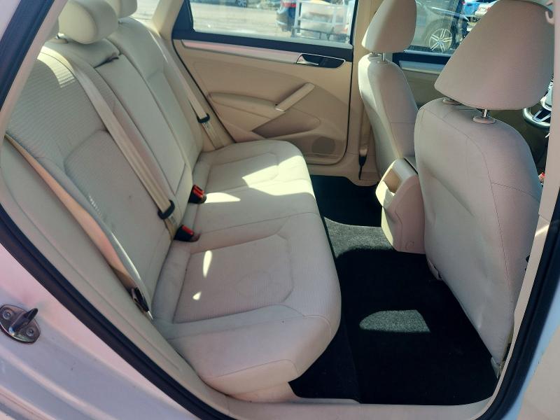 Photo 10 from auction – 2017 VOLKSWAGEN PASSAT with VIN 1VWAT7A39HC068575