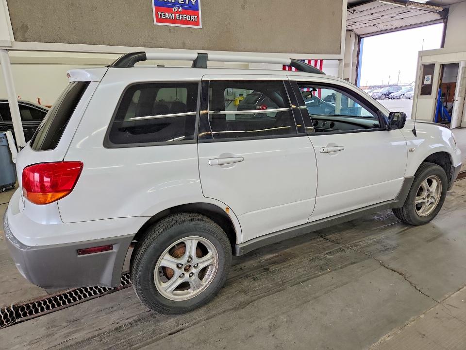 Photo 3 from auction – 2003 MITSUBISHI OUTLANDER with VIN JA4LZ31G53U025077