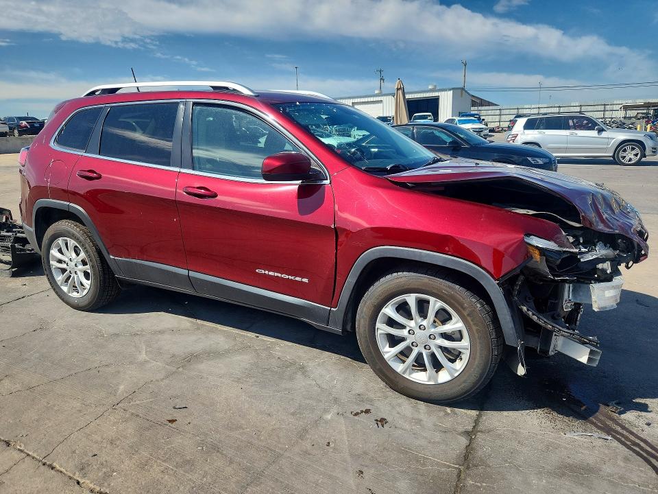 Снимка 4 от търг – 2019 JEEP CHEROKEE с VIN 1C4PJLCB7KD392416