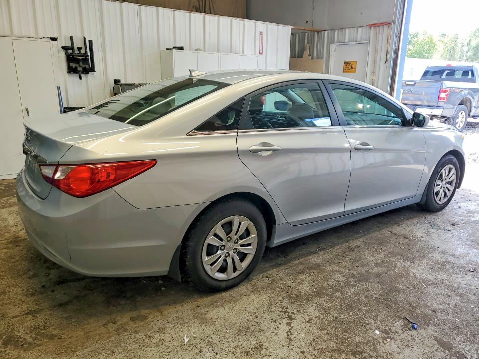 Photo 3 from auction – 2013 HYUNDAI SONATA with VIN 5NPEB4AC4DH512840