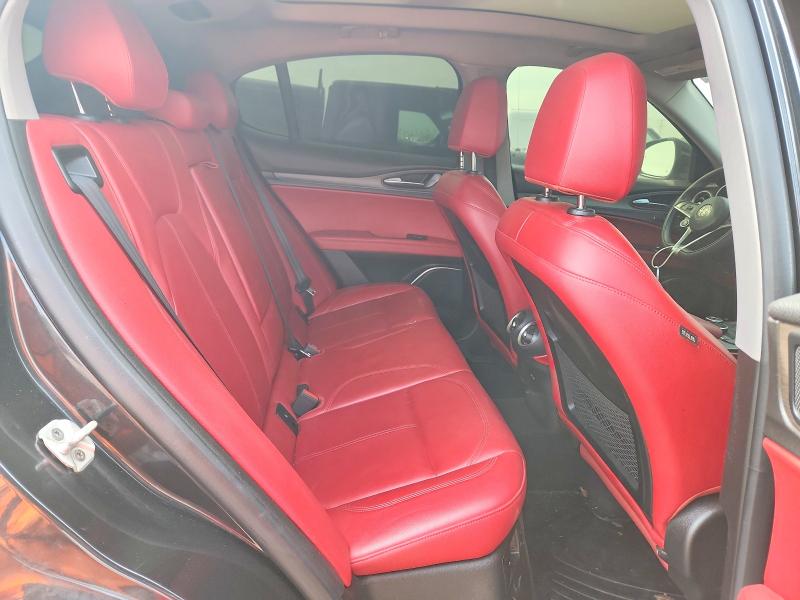 Photo 11 from auction – 2019 ALFA ROMEO STELVIO with VIN ZASPAKBN1K7C29899