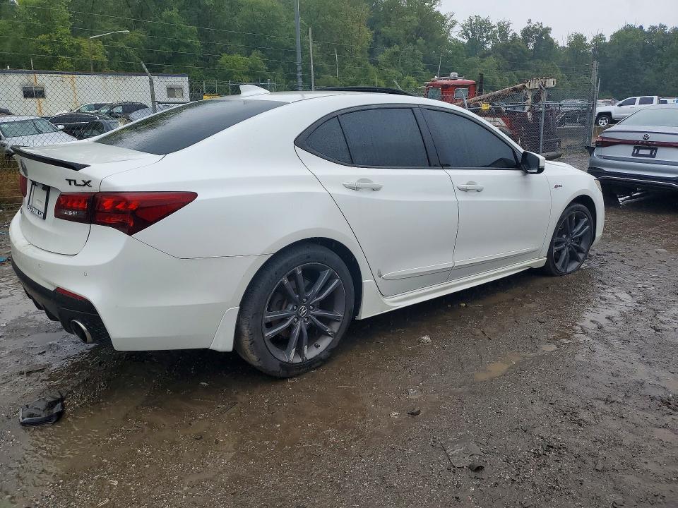 Снимка 3 от търг – 2018 ACURA TLX с VIN 19UUB2F64JA013222