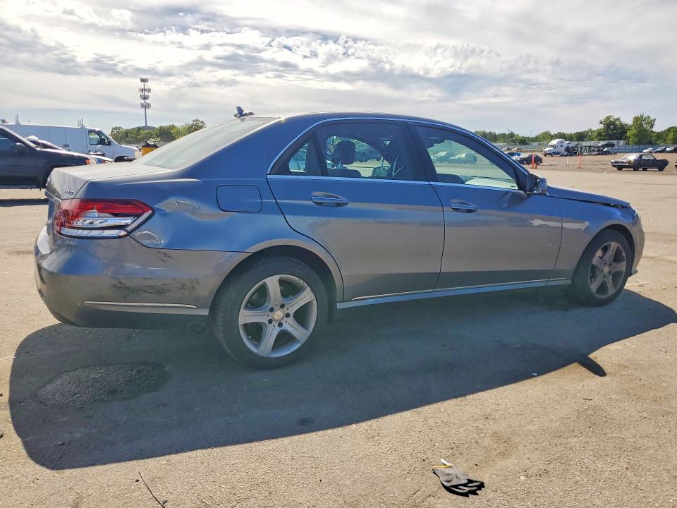 Photo 3 from auction – 2016 MERCEDES-BENZ E with VIN WDDHF8JB5GB282771
