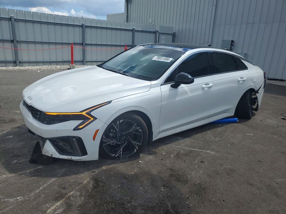KIA K5 2025 مع رقم تعريف المركبة KNAG64J7XS5303225 - صورة من المزاد