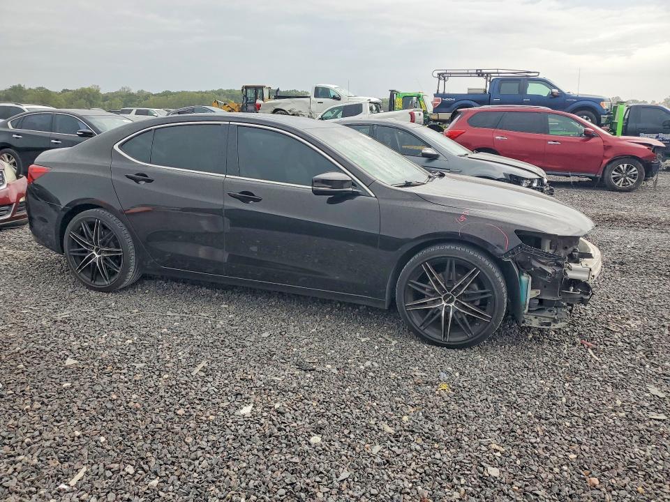 Снимка 4 от търг – 2017 ACURA TLX с VIN 19UUB1F50HA008952