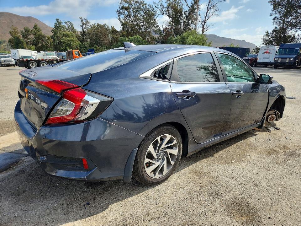 Photo 3 from auction – 2017 HONDA CIVIC with VIN 2HGFC2F72HH539312