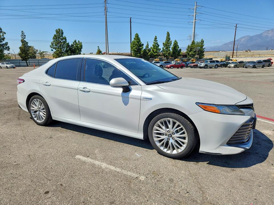 Снимка 4 от търг – 2019 TOYOTA CAMRY HYBRID с VIN 4T1B21HK6KU513601