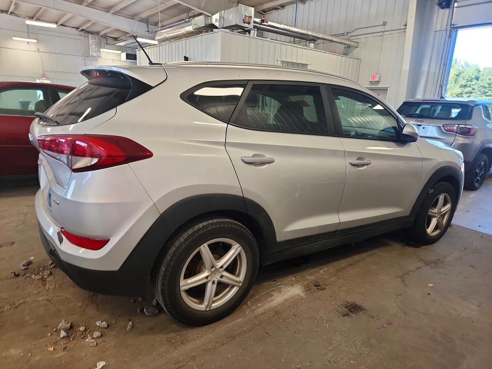 Photo 3 from auction – 2016 HYUNDAI TUCSON with VIN KM8J3CA46GU093202
