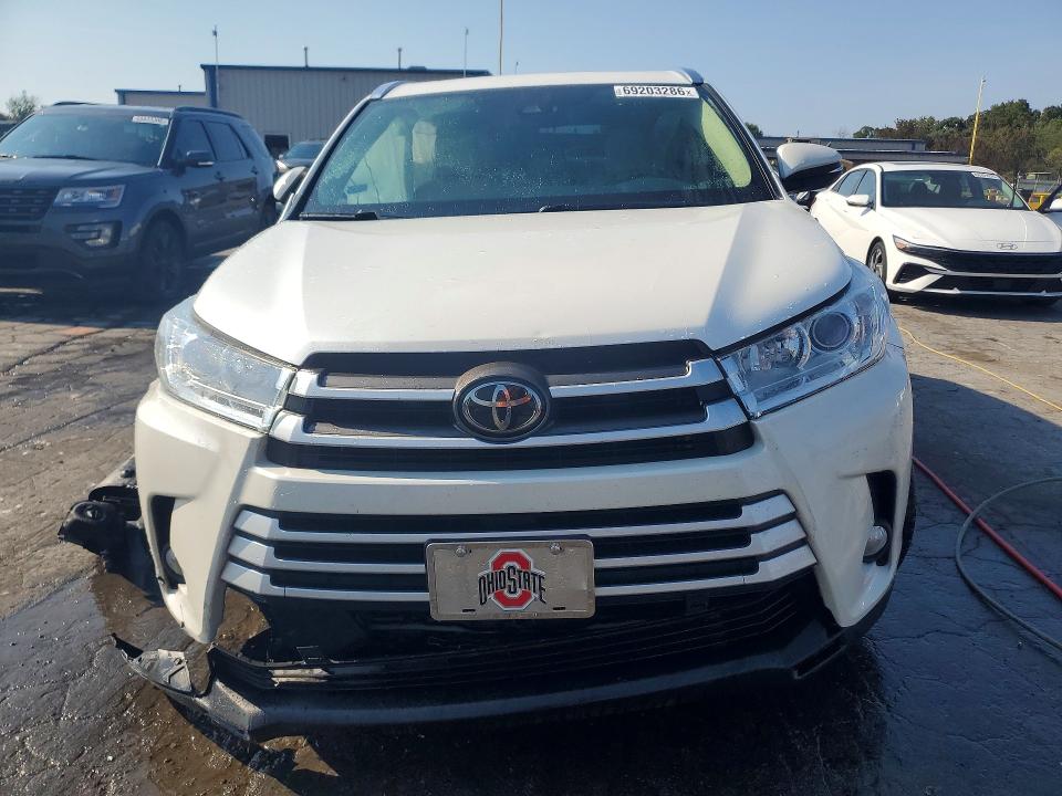 Снимка 5 от търг – 2018 TOYOTA HIGHLANDER с VIN 5TDJZRFH4JS845296