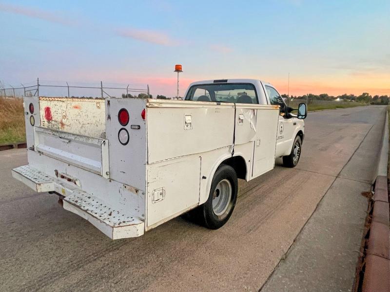Photo 4 from auction – 2003 FORD F350 with VIN 1FDWF36S13EA38634