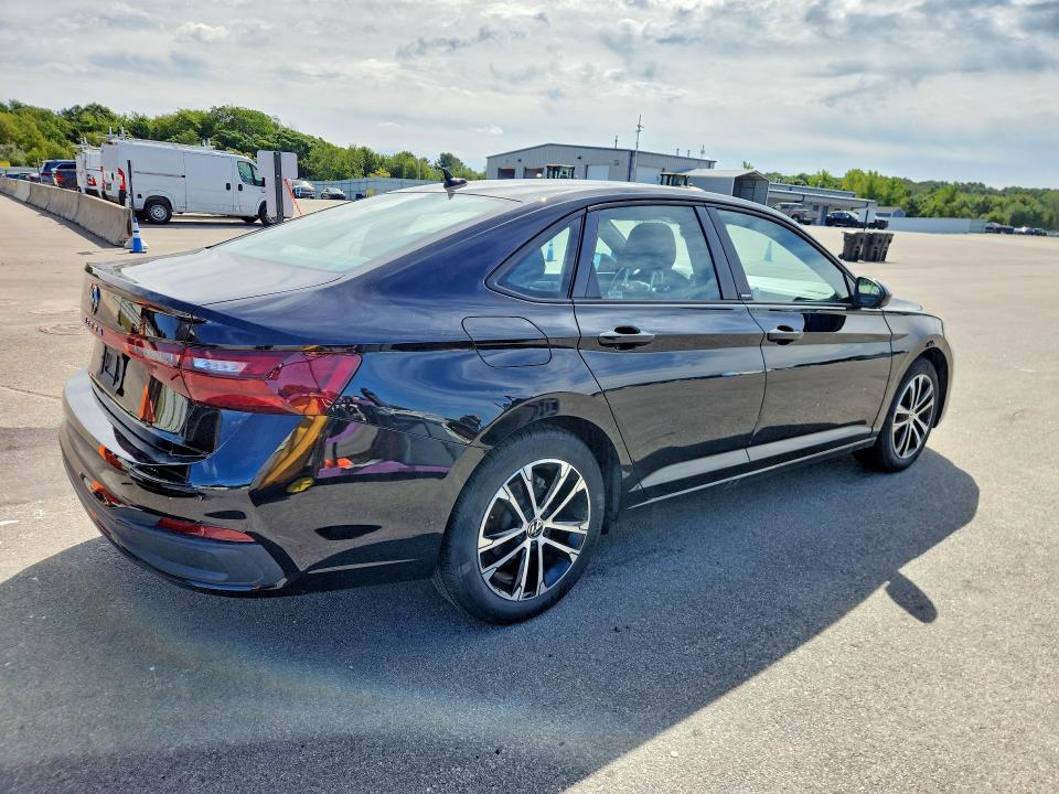 Снимка 3 от търг – 2025 VOLKSWAGEN JETTA с VIN 3VWBX7BU9SM046355