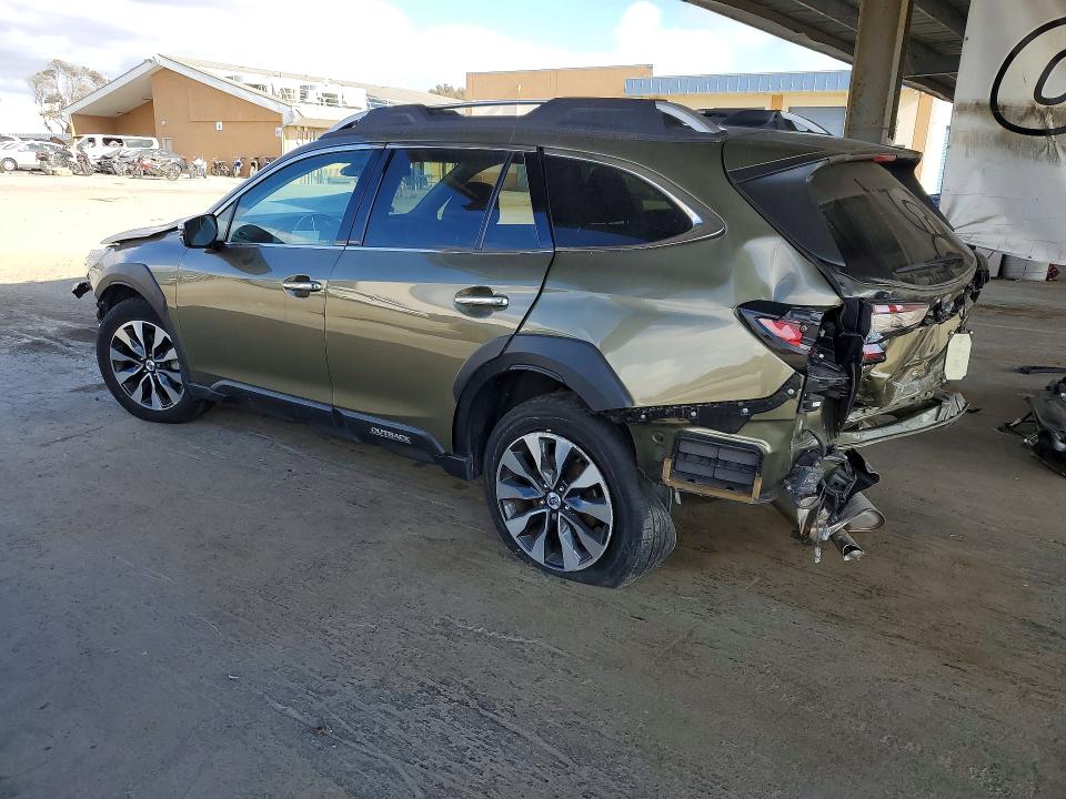 Photo 2 from auction – 2023 SUBARU OUTBACK with VIN 4S4BTGPD7P3174721
