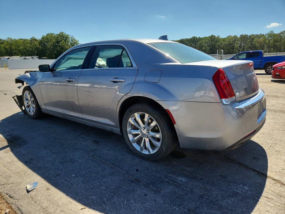 Photo 2 from auction – 2016 CHRYSLER 300 with VIN 2C3CCARGXGH142411