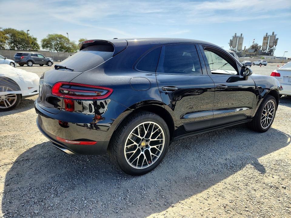 Photo 3 from auction – 2017 PORSCHE MACAN with VIN WP1AA2A5XHLB07850