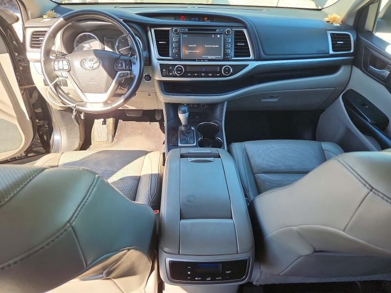Photo 8 from auction – 2017 TOYOTA HIGHLANDER with VIN 5TDDZRFH0HS470241