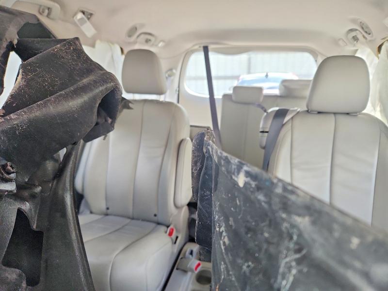 Photo 10 from auction – 2014 TOYOTA SIENNA with VIN 5TDYK3DC0ES502157