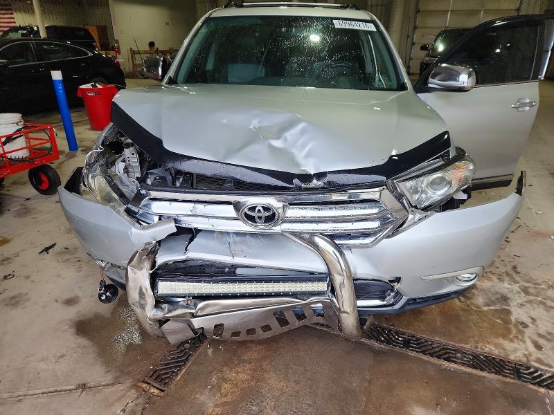 Снимка 12 от търг – 2011 TOYOTA HIGHLANDER с VIN 5TDBK3EH5BS069088