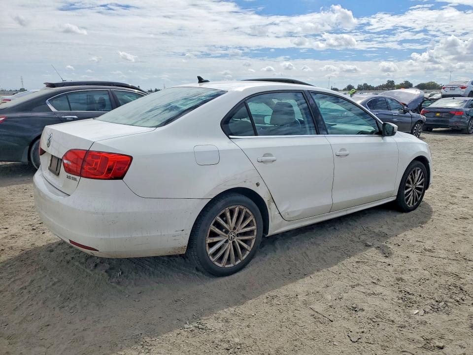 Photo 3 from auction – 2013 VOLKSWAGEN JETTA with VIN 3VWLP7AJ4DM358405