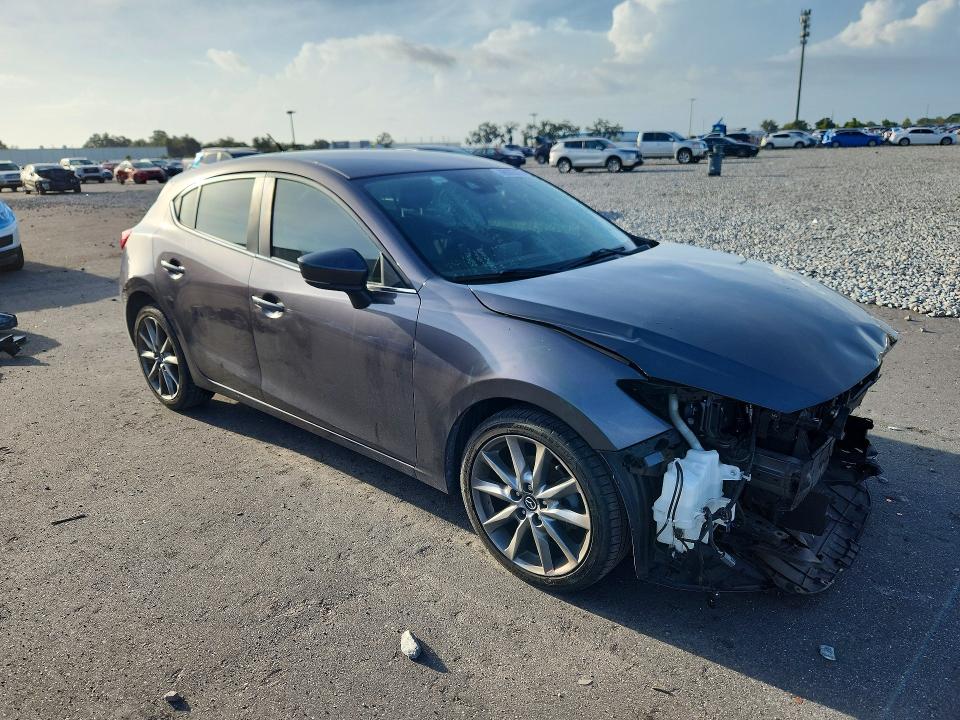 Photo 4 from auction – 2018 MAZDA 3 with VIN 3MZBN1L30JM250114
