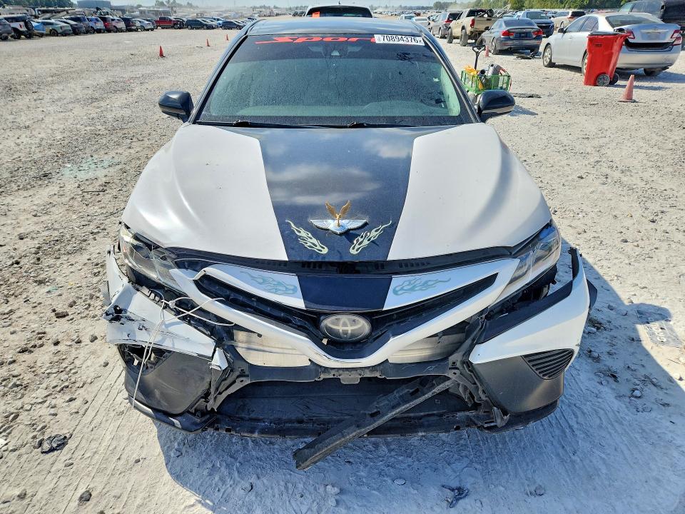 Снимка 5 от търг – 2018 TOYOTA CAMRY с VIN 4T1B11HKXJU596323