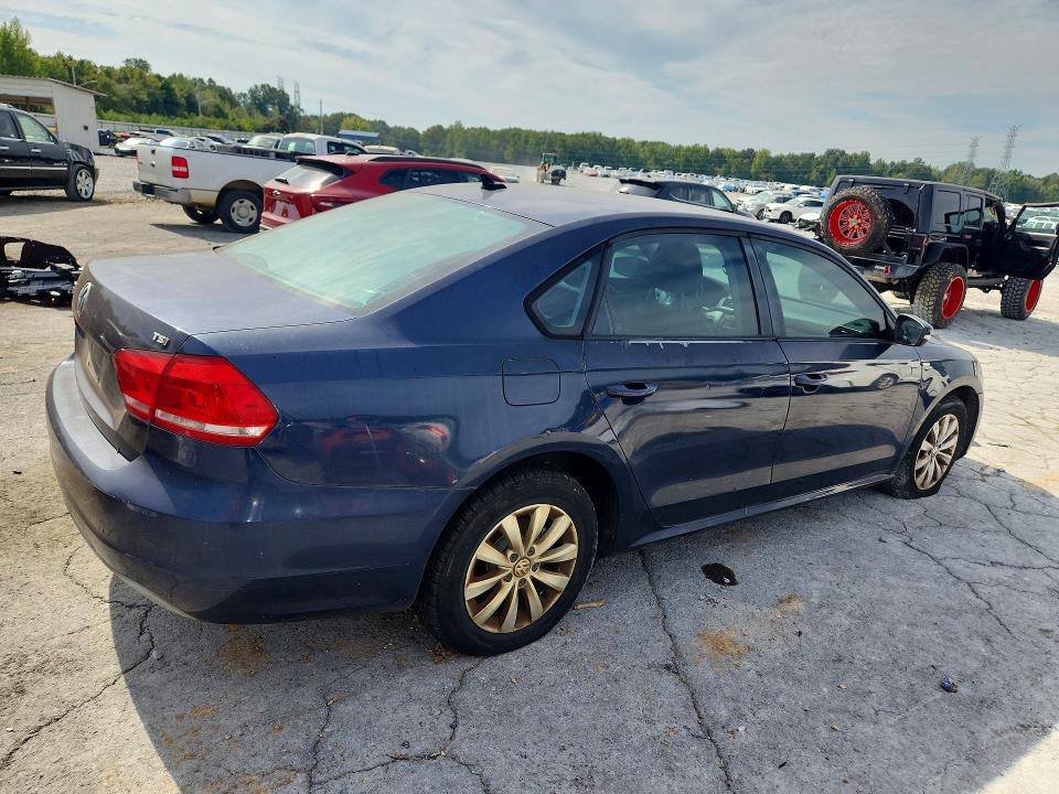 Photo 3 from auction – 2015 VOLKSWAGEN PASSAT with VIN 1VWAT7A30FC056828