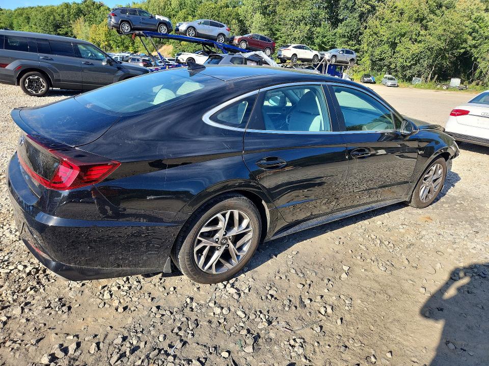 Снимка 3 от търг – 2021 HYUNDAI SONATA с VIN 5NPEL4JA7MH101931