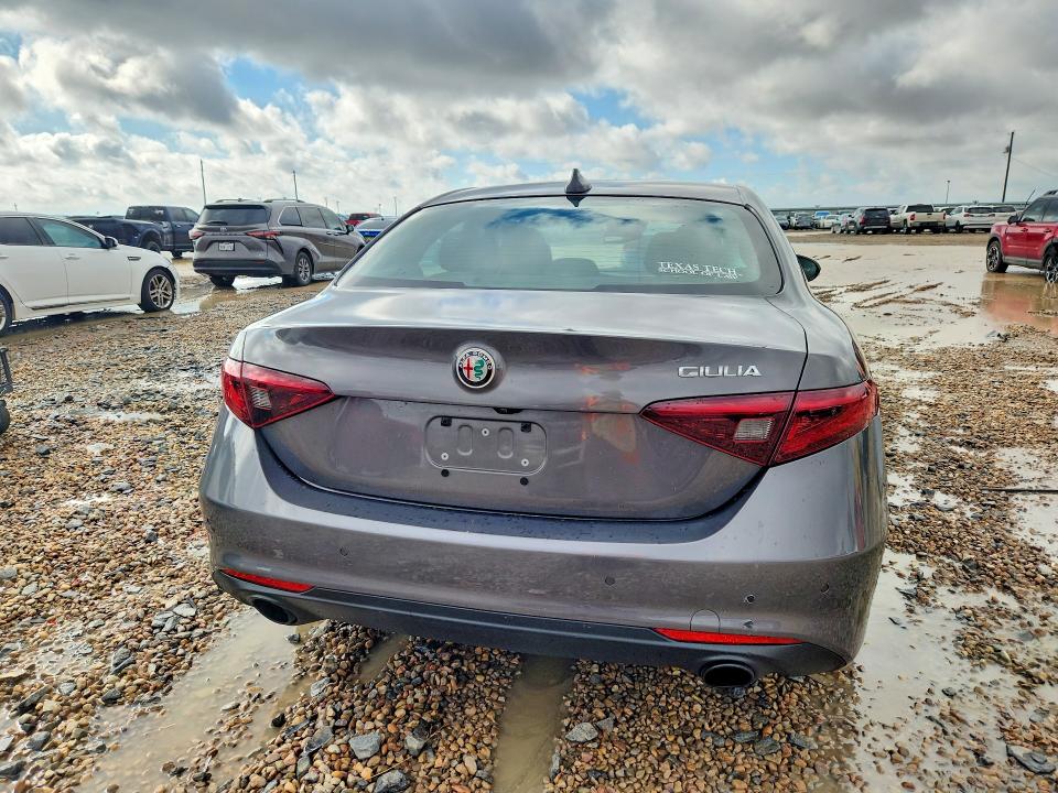 Снимка 6 от търг – 2022 ALFA ROMEO GIULIA с VIN ZARFAMAN4N7657736
